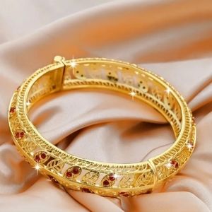 High quality gold plated openable Cubic Zirconia Hollow Cut bracelet